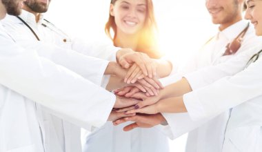 tıbbi stajyerler grup birlik gösterir