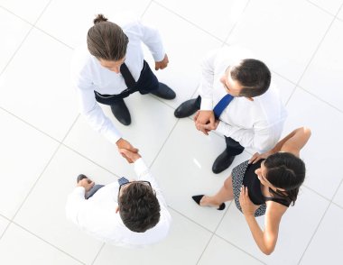 En baştan görüntüleyin. iş takım iş sorunları tartışıyor