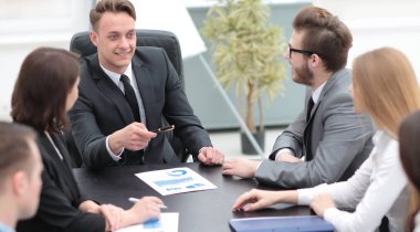 işadamı çalışanı ile bir toplantıda