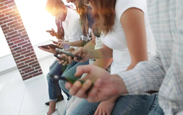 Business team using a mobile device — Stock Photo, Image