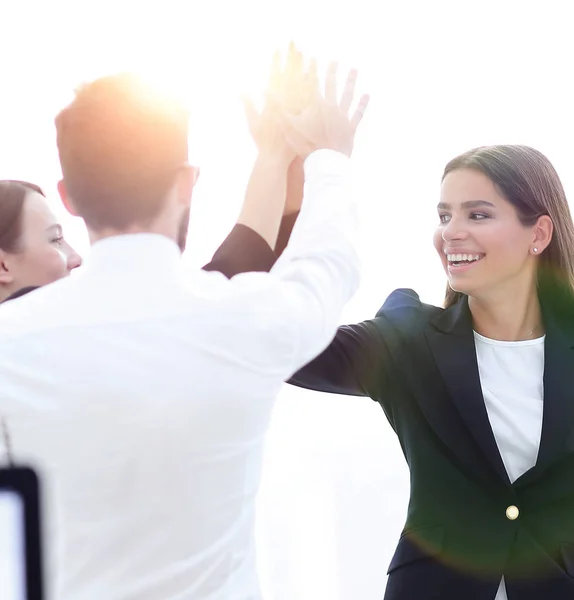 Closeup.business equipe, dando um ao outro um alto cinco — Fotografia de Stock