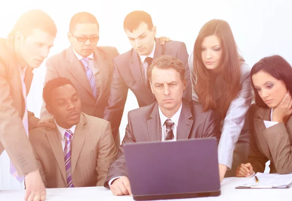 Gerente y equipo de negocios en la oficina — Foto de Stock