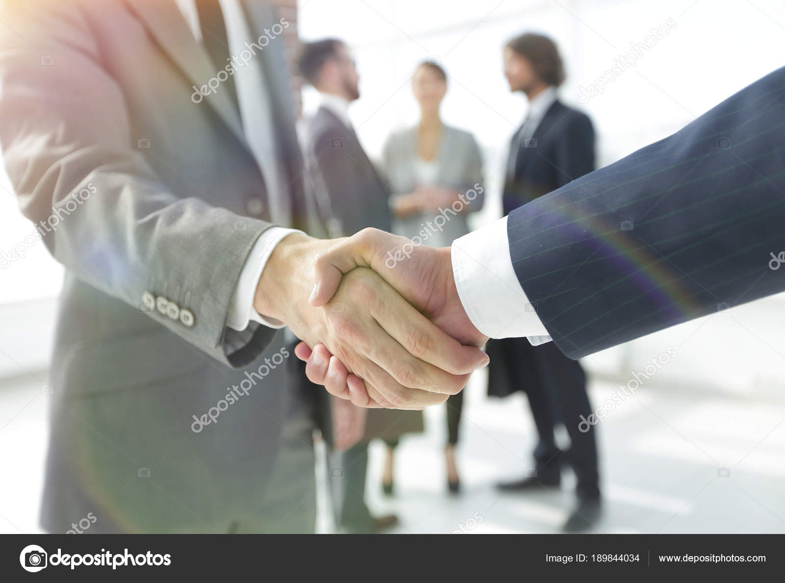 ビジネス握手写真素材 ロイヤリティフリービジネス握手画像 Depositphotos