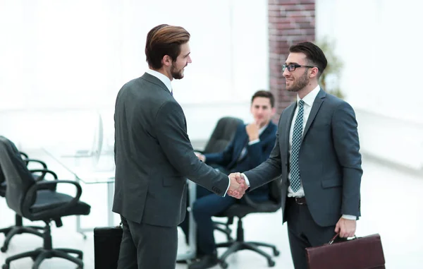 Two businessmen handshaking after striking grand deal — Stock Photo, Image