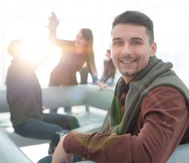 Kendine güvenen iş takım başkanı