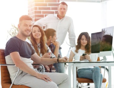 ofiste gençlerin yaratıcı grup