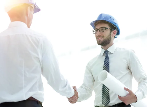 Handshake architect and civil engineer — Stock Photo, Image