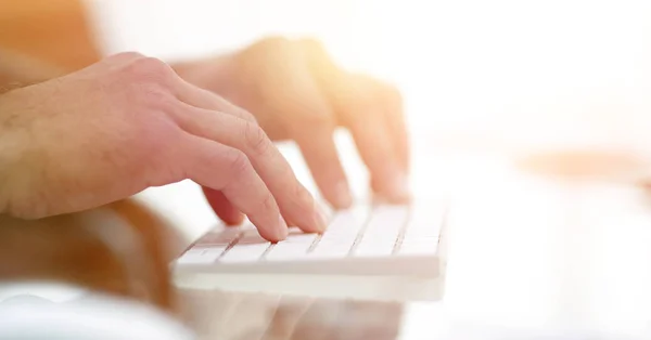 Close-up of hand typing text on computer keyboard. — Stock Photo, Image