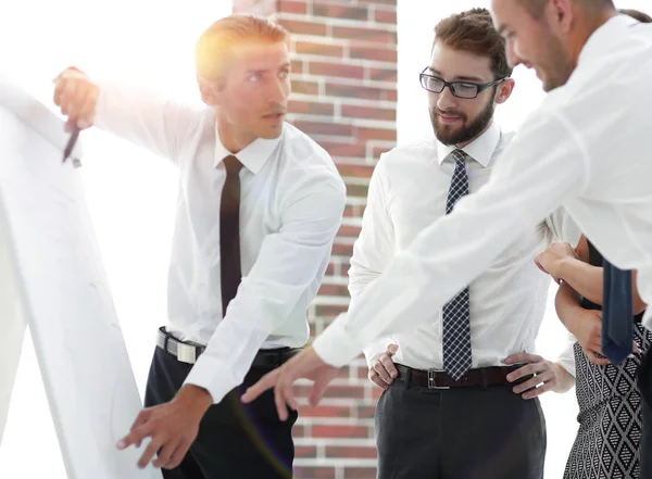 Business team bespreken een nieuw idee. — Stockfoto