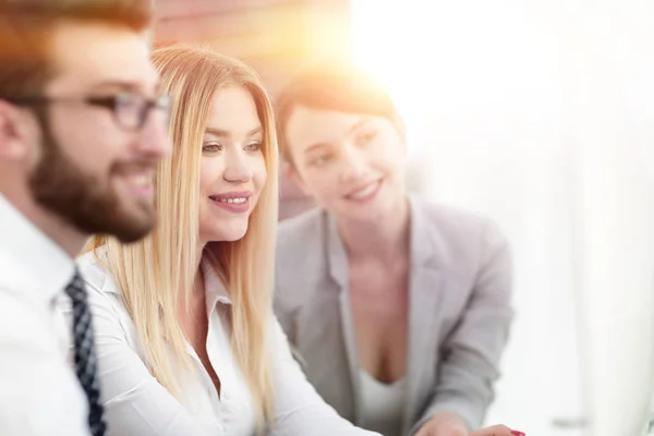 Imagen de fondo de un equipo de negocios en un escritorio . — Foto de Stock