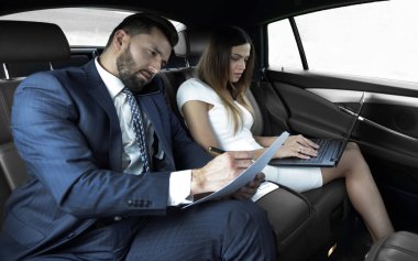 Gezi-arabadan çalışmaya cep telefonunuzda Talking iş