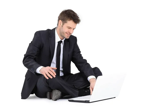 Uomo d'affari con computer portatile seduto sul pavimento. — Foto Stock