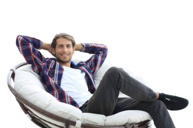 yakın çekim. başarılı bir adam büyük bir yuvarlak rahat sandalyede oturuyor