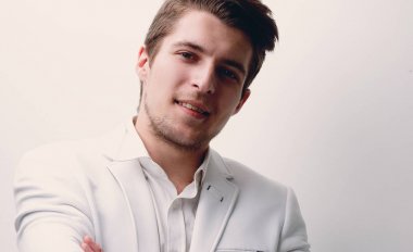 closeup.Confident genç iş adamı