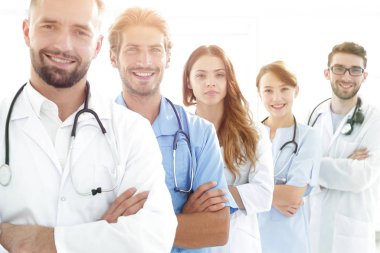 Tıp merkezinin önde gelen üyelerinin portresi.