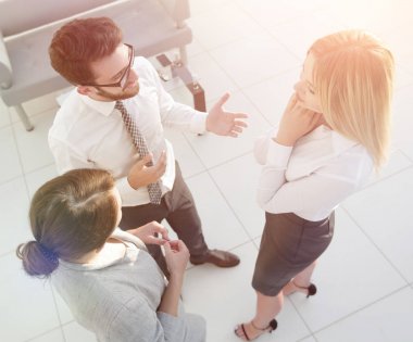 ofiste savunarak top.business ekibinden görüntülemek.