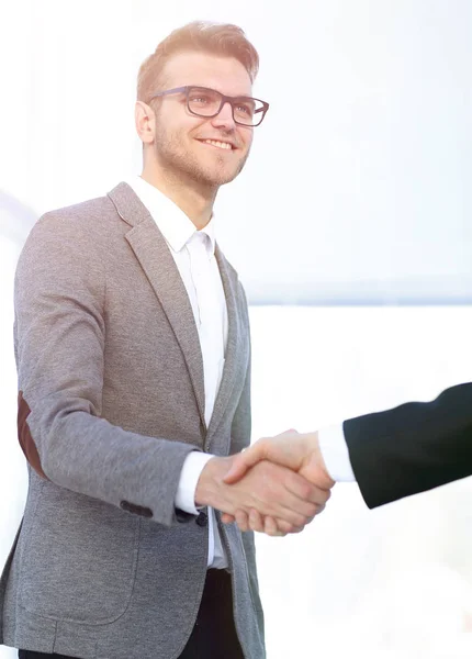 Closeup.handshake бизнесмены — стоковое фото