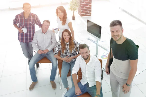 Blick von oben auf die Mitarbeiter der Designagentur — Stockfoto