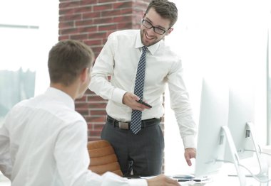 işadamı sorunları çalışmaya karar verir