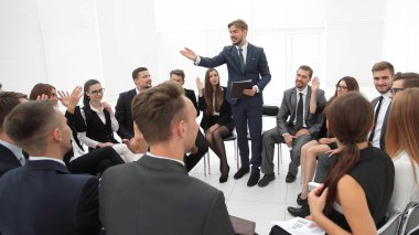 Takım oluşturma oturumunda iş ekibi.