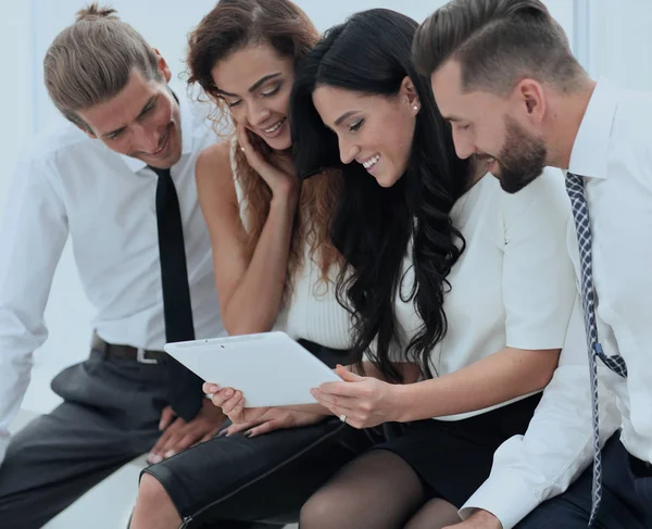 closeup.business takım tablet bilgisayar arıyor.