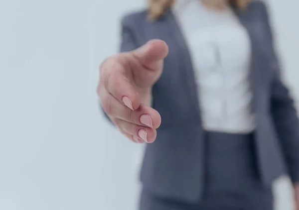 Primer plano. mujer de negocios estirando la mano para el apretón de manos —  Fotos de Stock