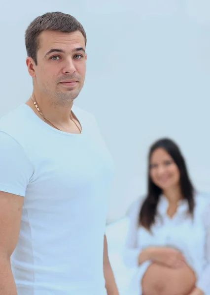 Porträt des Vaters gegen das Fenster in der neuen Wohnung. — Stockfoto