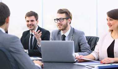 Office İstemci Yöneticisi ile iletişim kurar