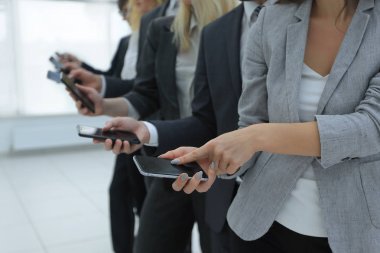 akıllı telefonlar ile çalışan closeup.a grubu