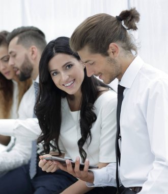 söz, koridorda oturan iş takım