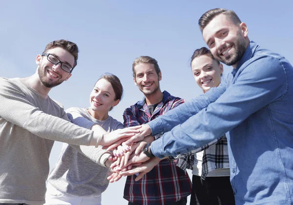 Begreppet lagarbete. företagare gått hand i hand — Stockfoto