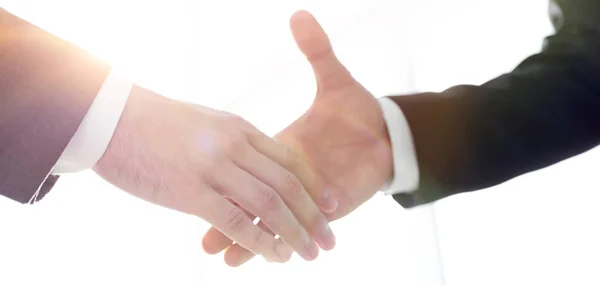 Két üzletember fog kezet fogni. — Stock Fotó