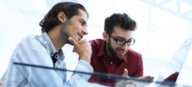 ciddi iş adamı düşünme