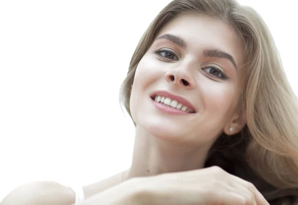 Nahaufnahme Porträt einer lächelnden jungen Frau mit leichtem Make-up — Stockfoto