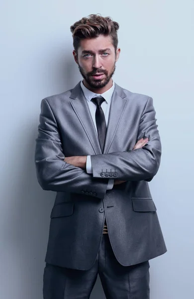 Young businessman posing with crossed arms. — Stock Photo, Image