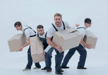 Sorumlu nakliyeciler işlerini yapmak için acele ediyorlar..