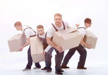 Sorumlu nakliyeciler işlerini yapmak için acele ediyorlar..