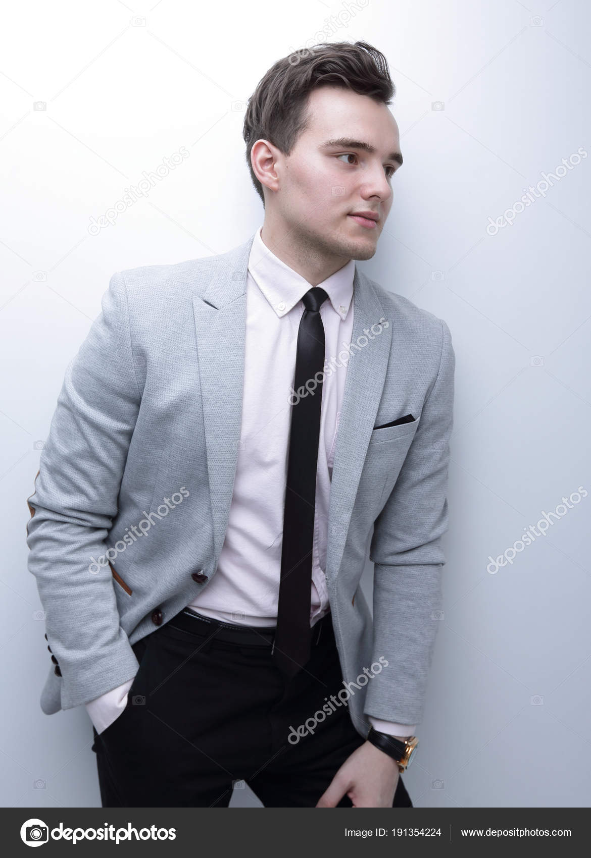 hommes en costume