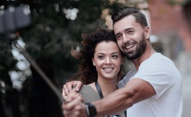 Mutlu seyahat çift selfie, romantik ruh hali yapma.