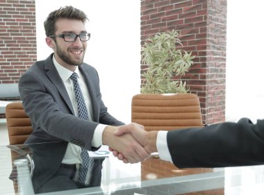 portre. Mali İşler Müdürü ve istemci arasındaki karşılıklı