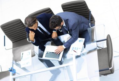 başarılı çalışanlar önemli sorunları tartışıyor