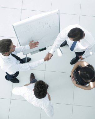 top.the el sıkışma sunum öncesi meslektaşlarının dan göster