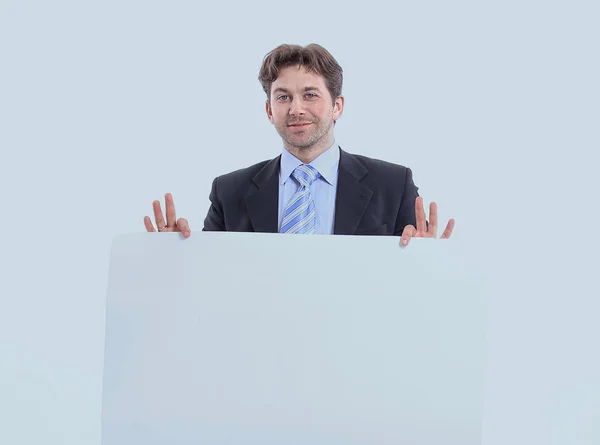 Empresário segurando um cartaz em branco — Fotografia de Stock