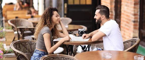 Beautiful loving couple sitting in a cafe enjoying in coffee — Stock Photo, Image