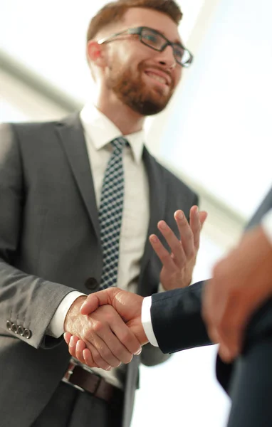 Friendly smiling businessmen handshaking. Business concept photo — Stock Photo, Image
