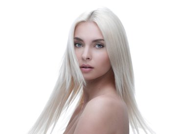 Güzel, bakımlı genç bir kadının yakın çekimi.