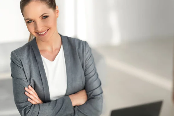 Portrait de femme d'affaires moderne — Photo