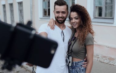 Mutlu seyahat çift selfie, romantik ruh hali yapma.