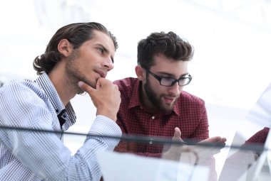 ciddi iş adamı düşünme