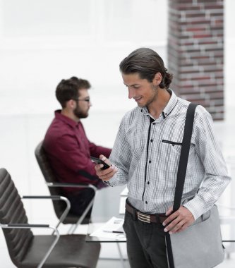 ofiste duran genç yaş